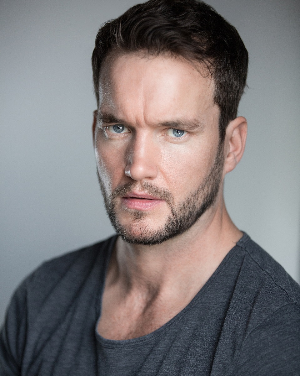 How tall is Gareth David Lloyd?